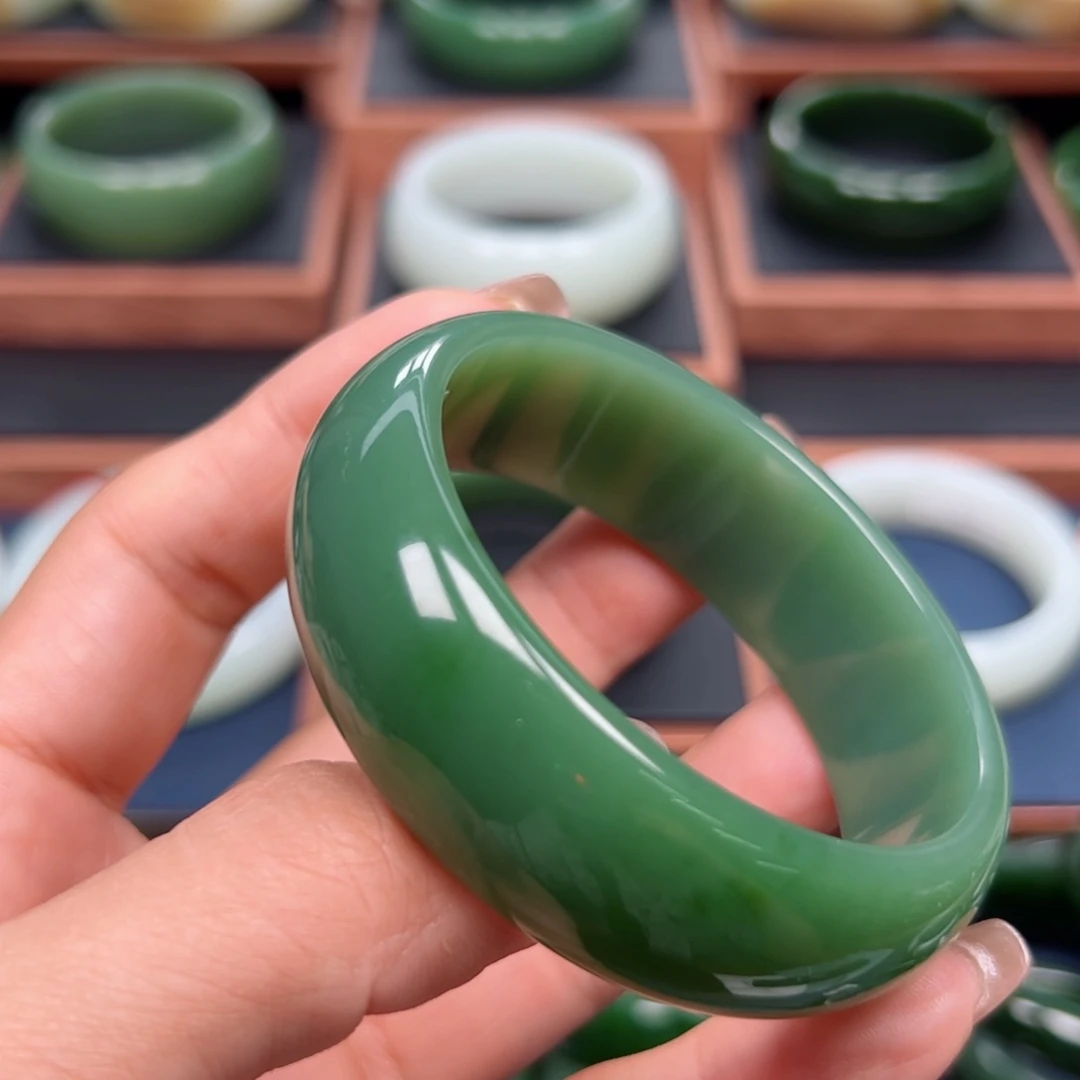 未镶嵌手镯和田玉（碧玉）