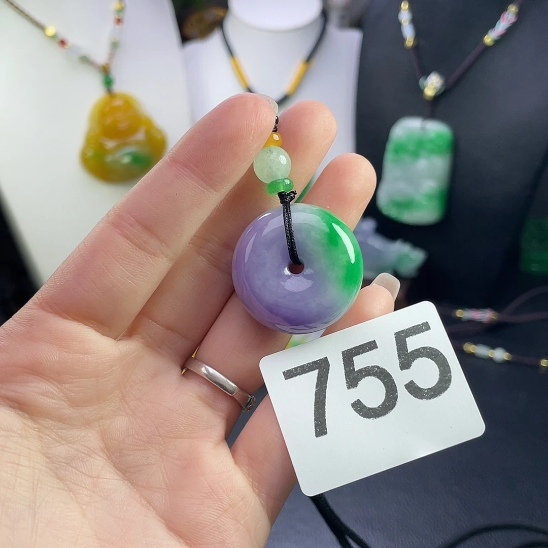 翡翠未镶嵌吊坠(赠链)