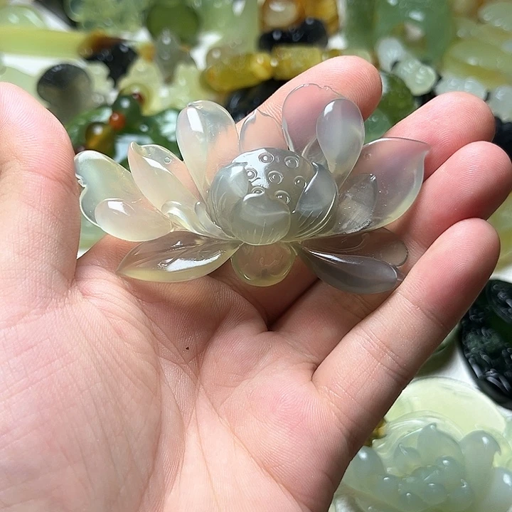 未镶嵌蛇纹石玉颈饰媛*