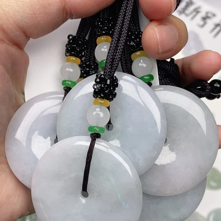 翡翠未镶嵌颈饰平安扣（多样性多发其一）