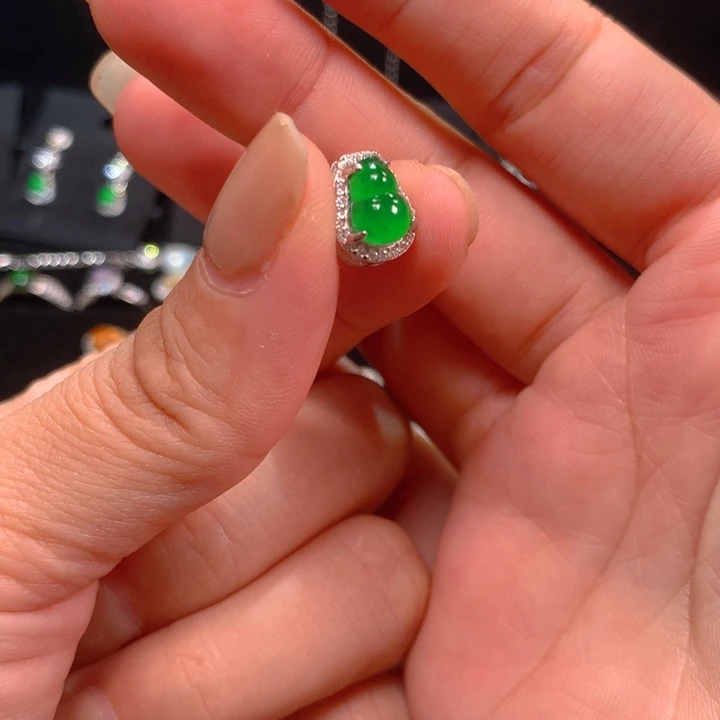 熙***熙银S925镶嵌翡翠耳饰葫芦