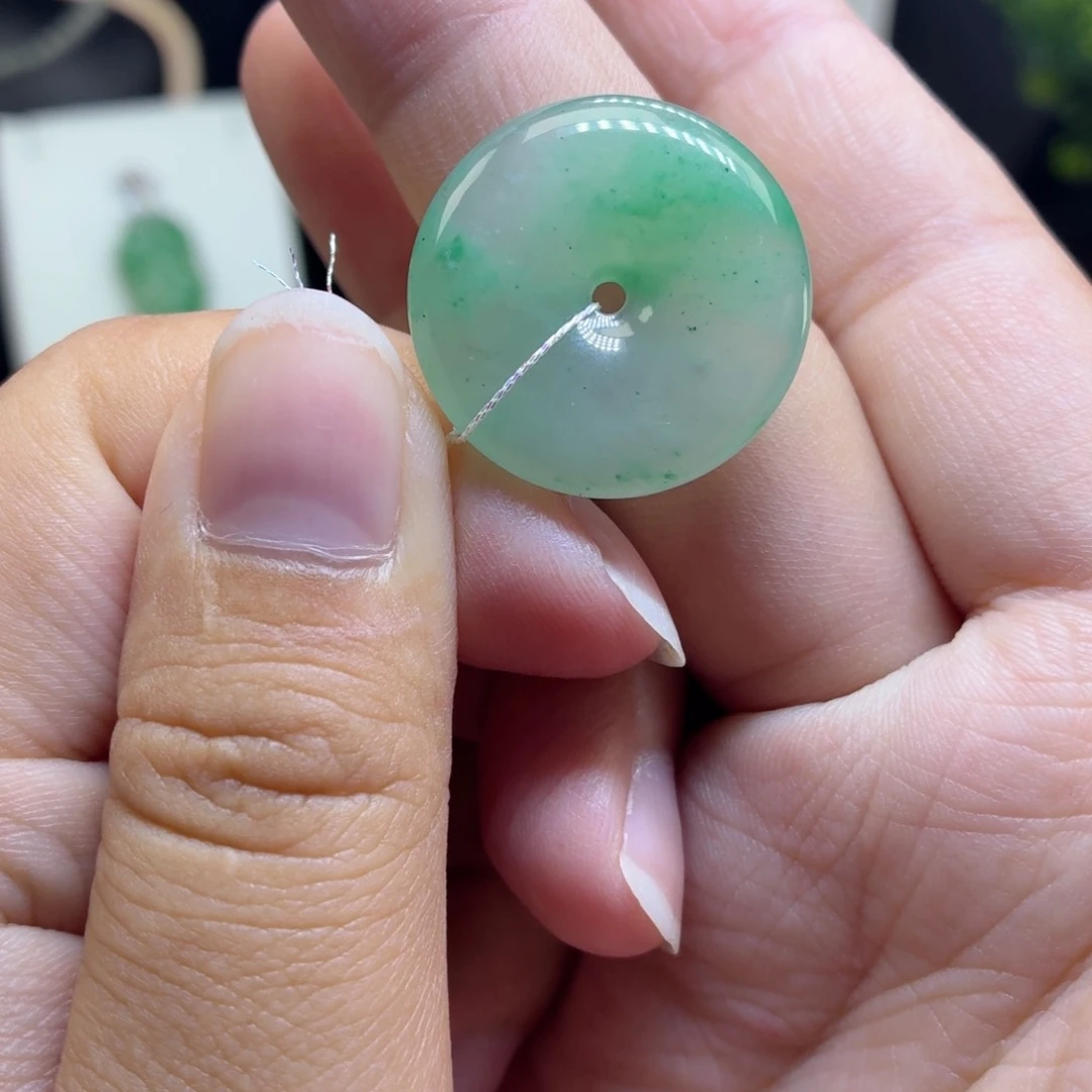 石英质玉（非洲翠）未镶嵌颈饰