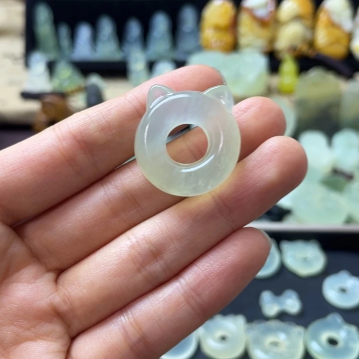 蛇纹石玉颈饰未镶嵌