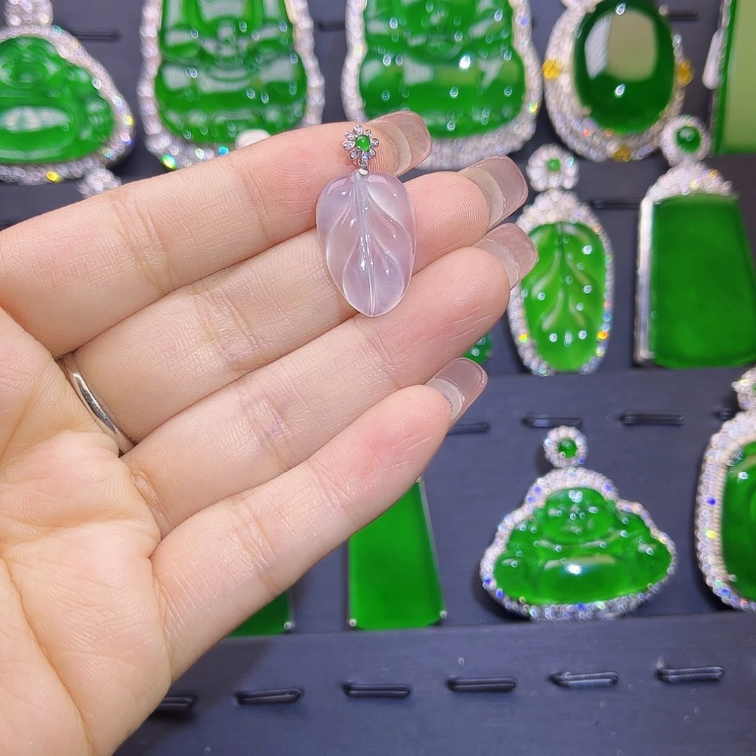 翡翠颈饰未镶嵌叶子