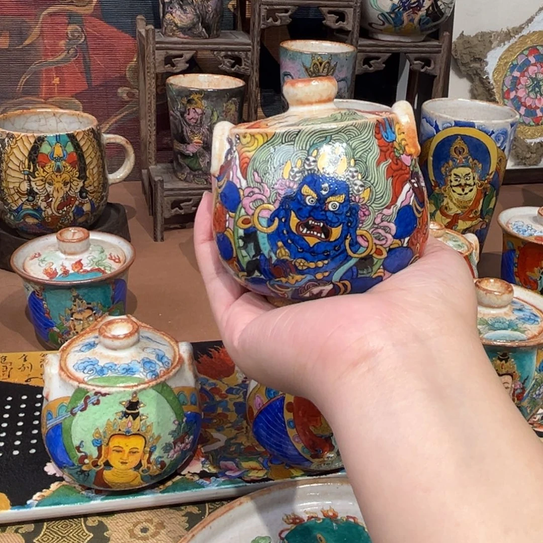 手工手绘六臂大黑天宝瓶