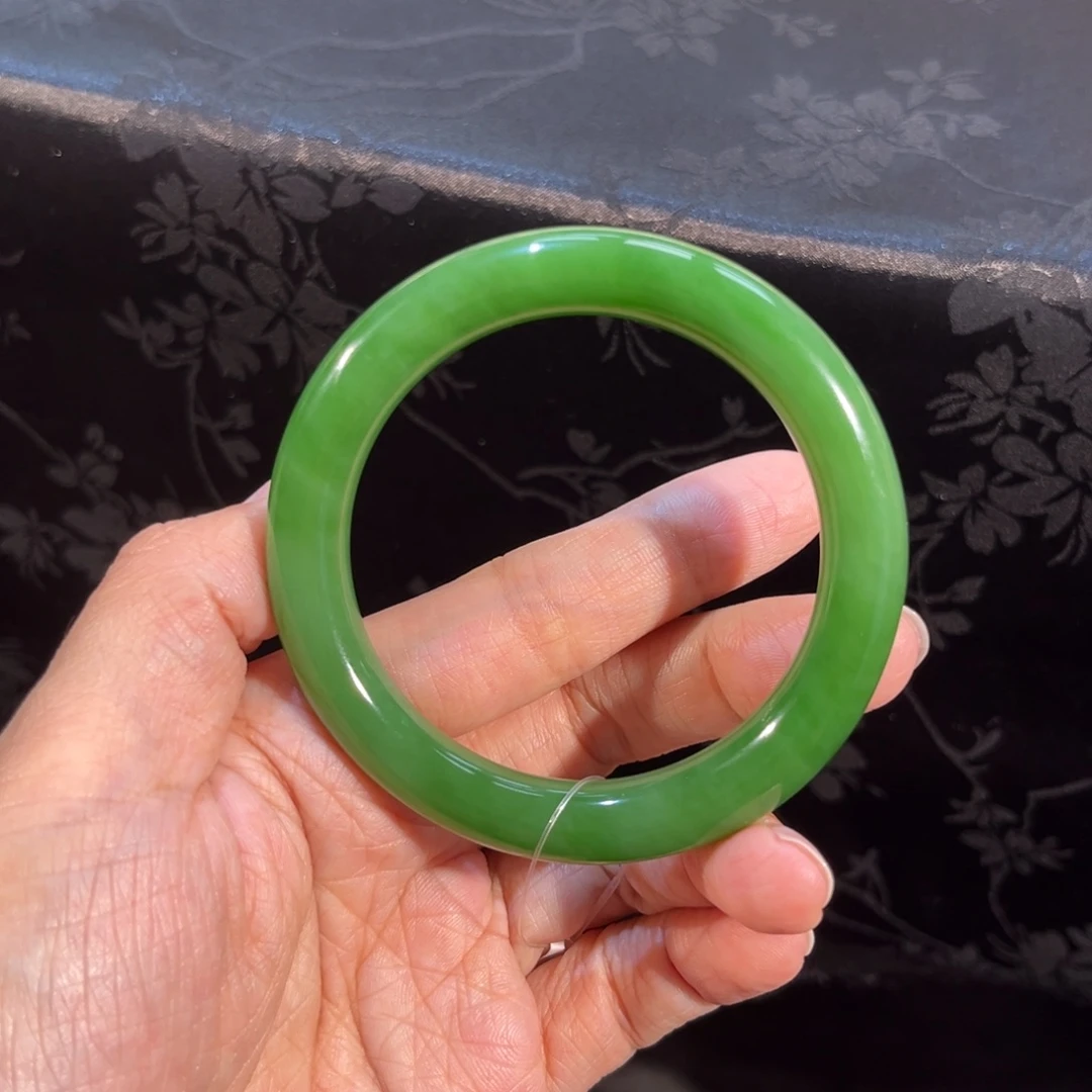 和田玉未镶嵌手镯  「俄碧 阳绿」无矿点 性价比！