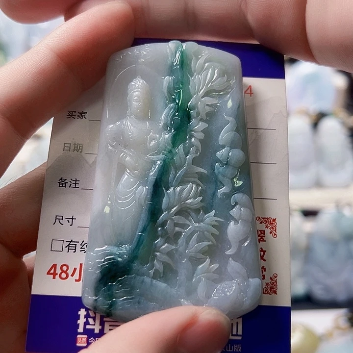 翡翠未镶嵌颈饰简*爱