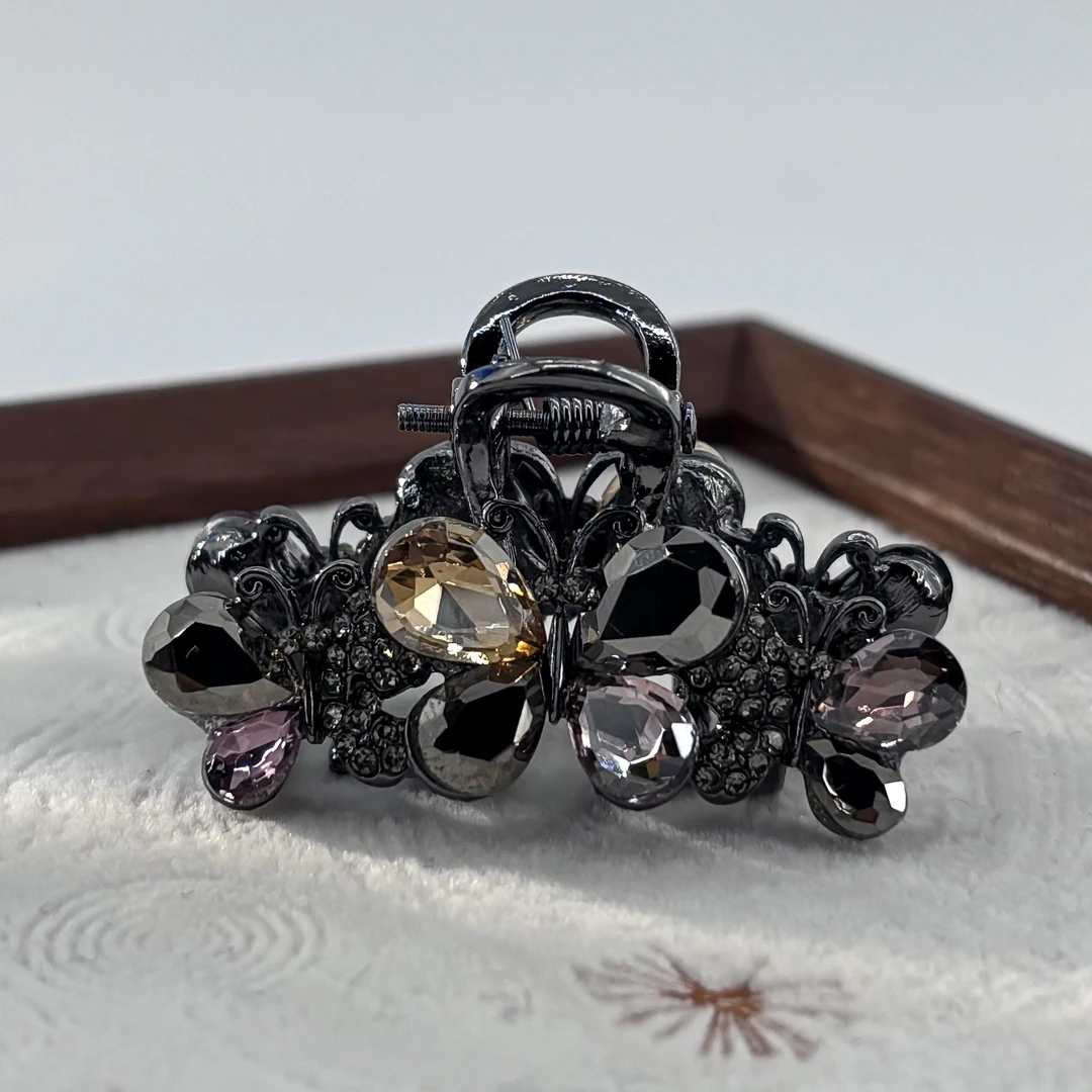 1069黑色水钻蝴蝶抓夹