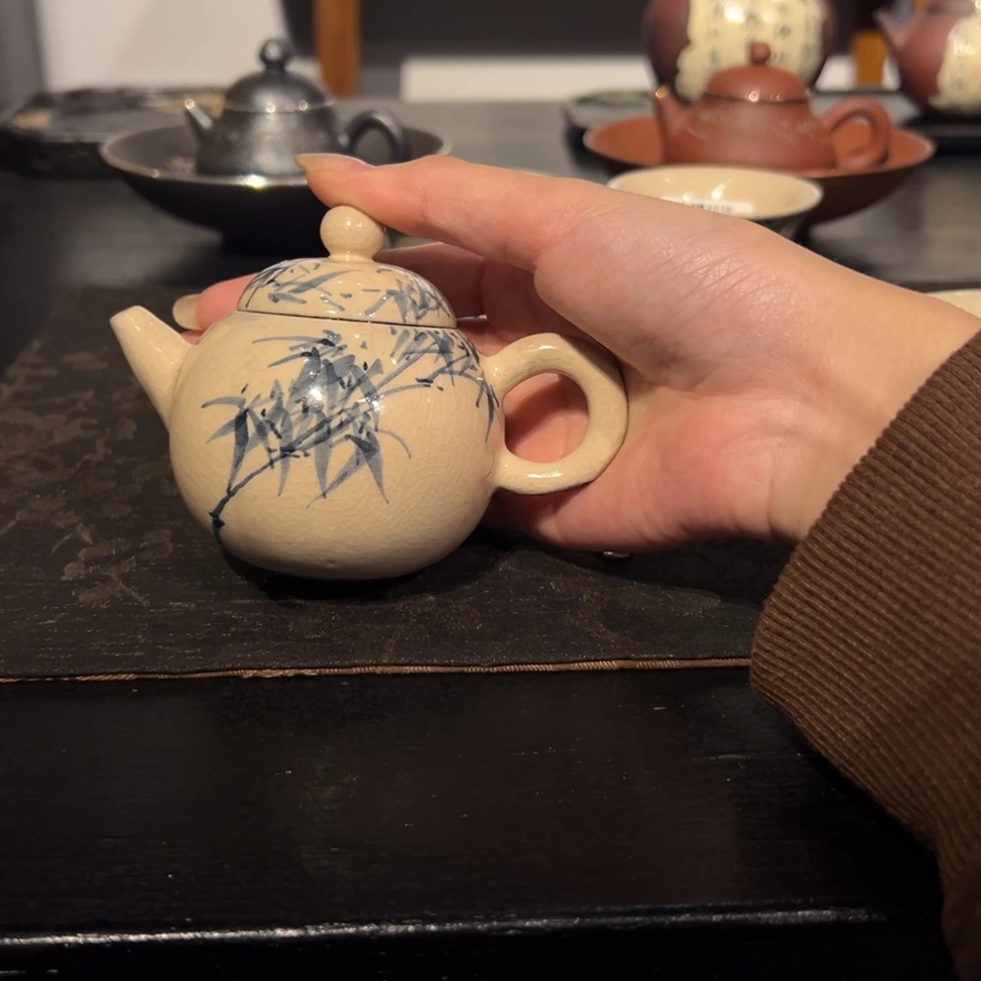 陶瓷。     陶瓷。