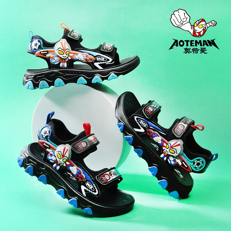 奥特曼男女童凉鞋夏季新款闪灯鞋软底轻便沙滩鞋露趾鞋子
