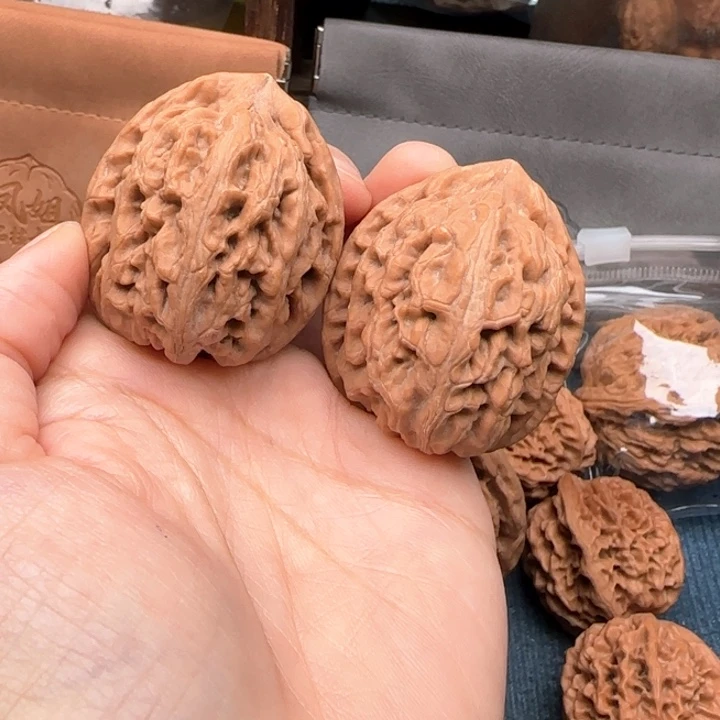 小***汾文玩核桃把件红锦鲤39