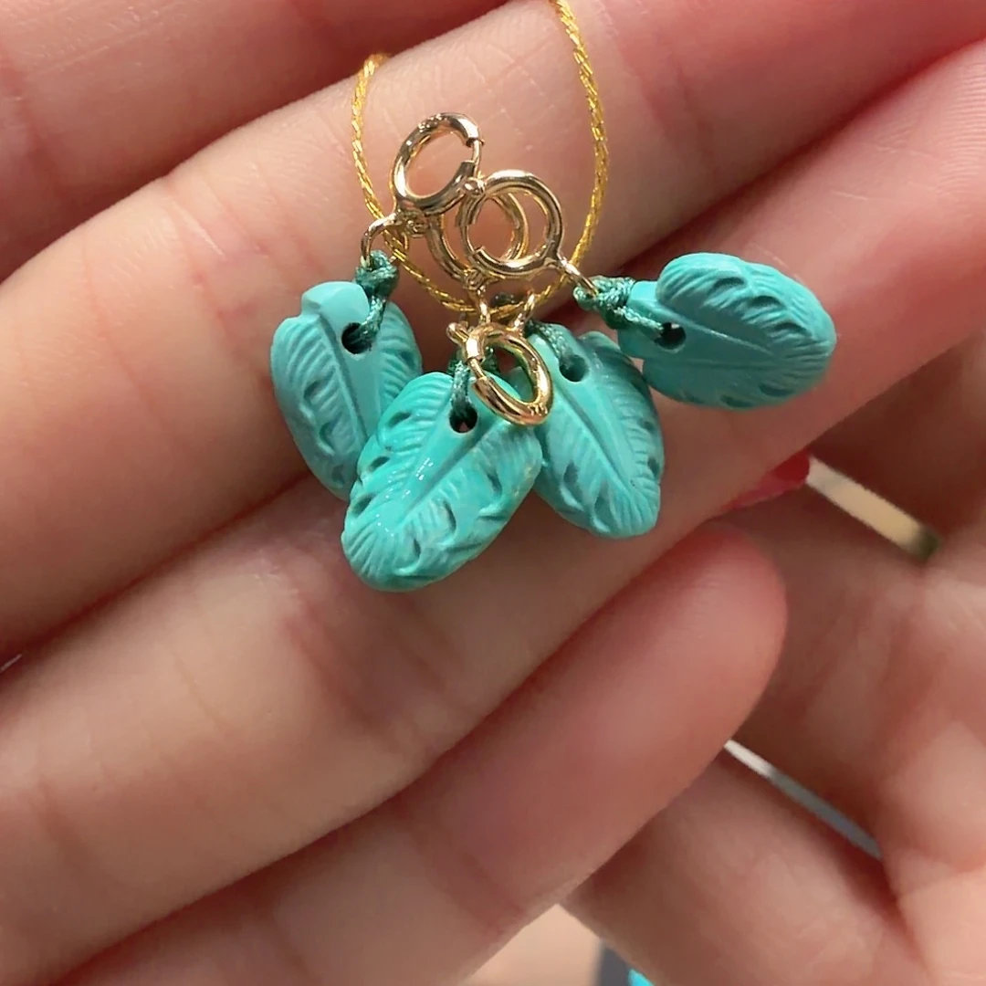 绿松石未镶嵌颈饰