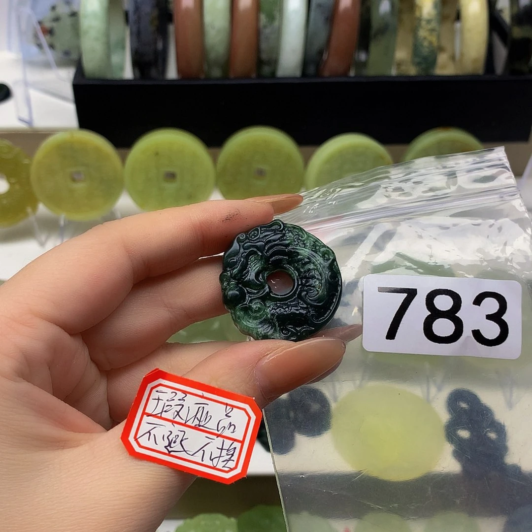 蛇纹石玉颈饰未镶嵌