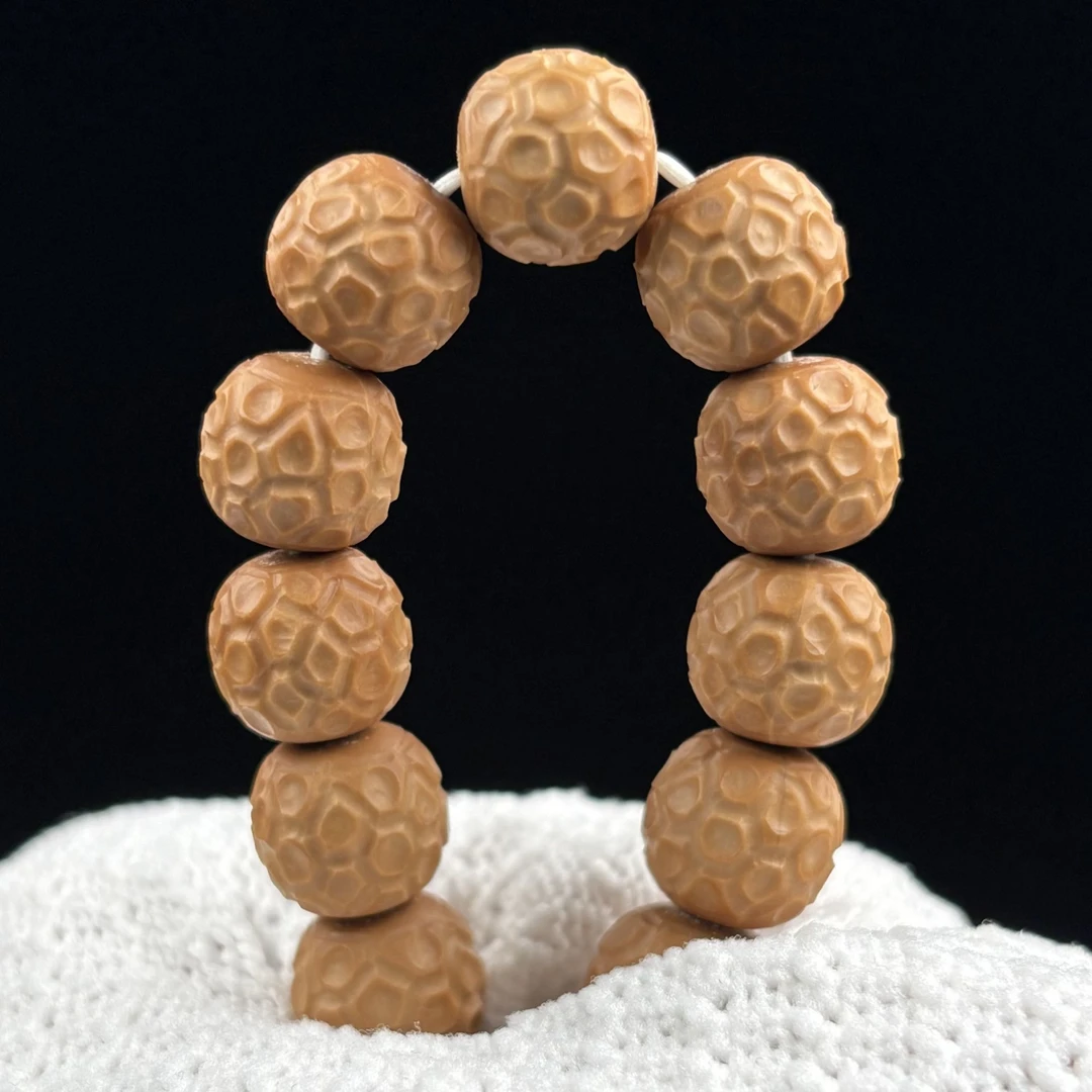 精工蛟龙 手工雕刻 猴头核桃手串