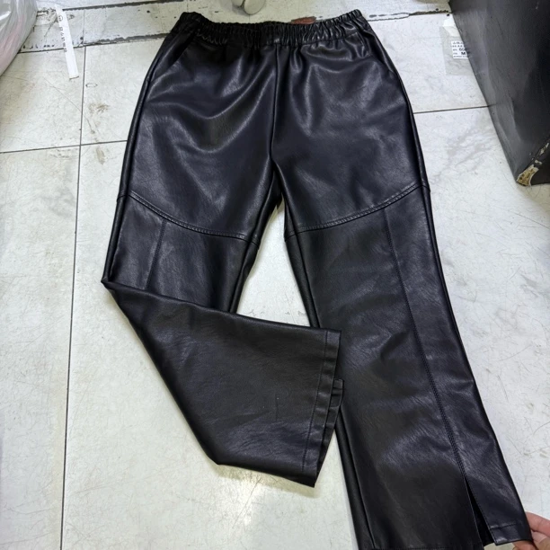 023八分微喇开叉小皮裤