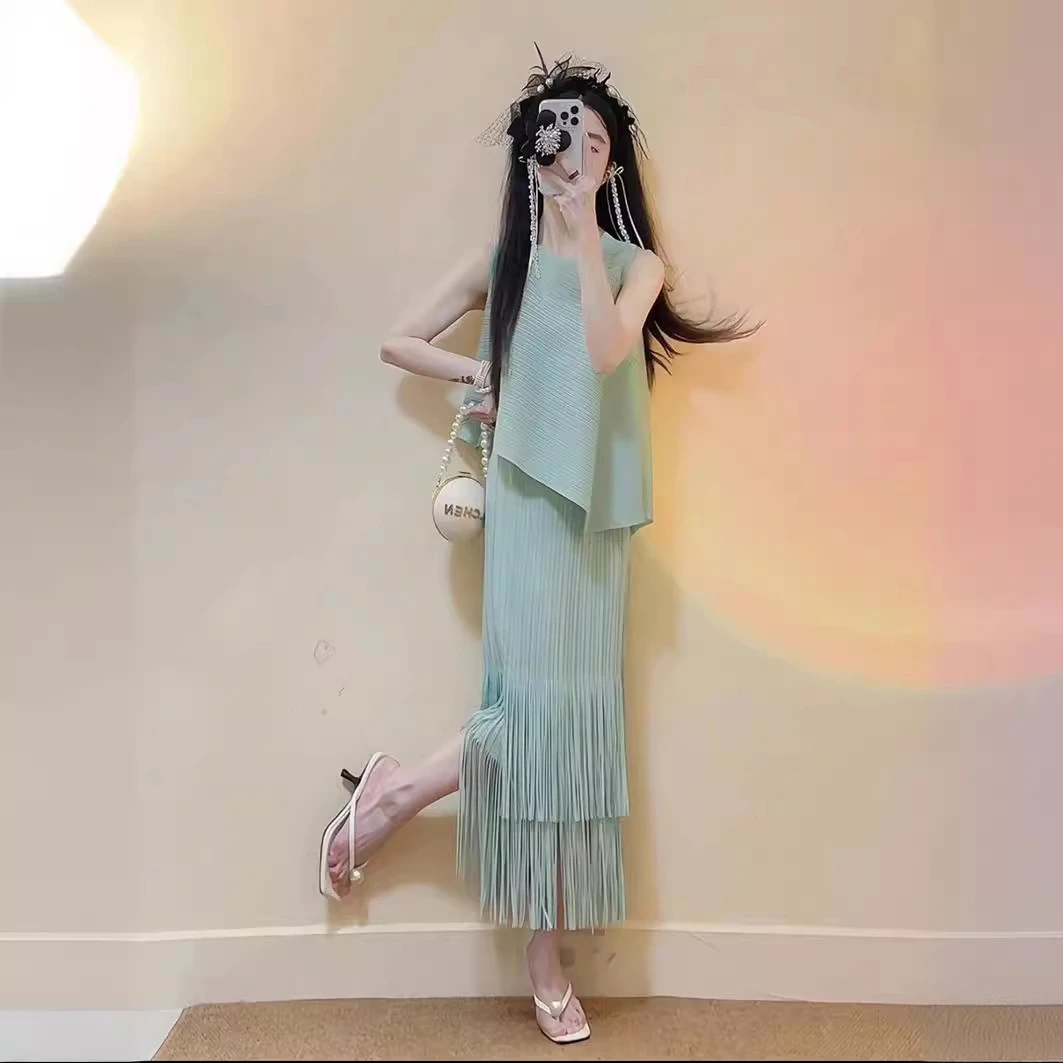 三宅褶皱女夏季纯色无袖不规则褶皱上衣双层薄荷绿流苏半身裙套装