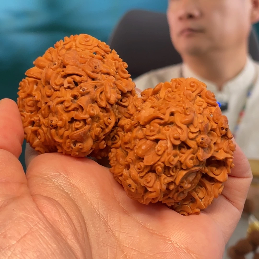 核桃雕刻福运绵延核雕作品