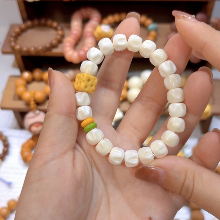 星月菩提手串牛骨百香籽10mm金膏