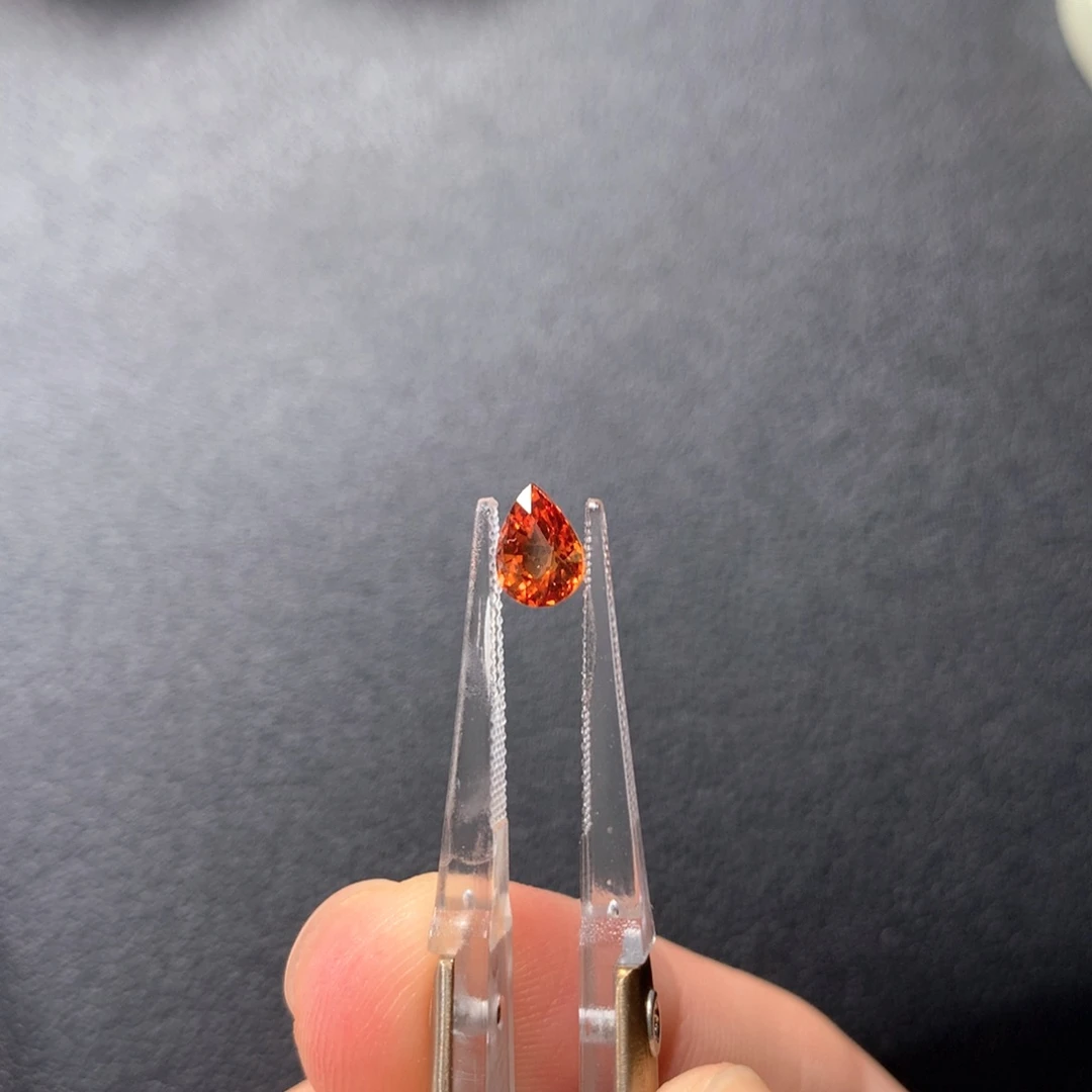 石榴石（芬达石）裸石未镶嵌1.08ct 水滴芬达石