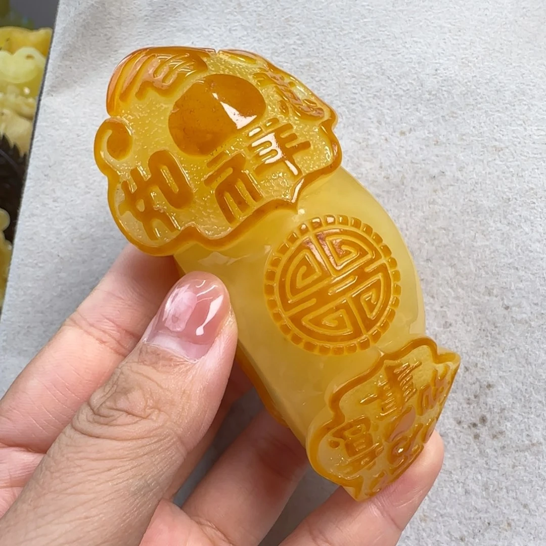 蜜蜡未镶嵌珠宝奇石