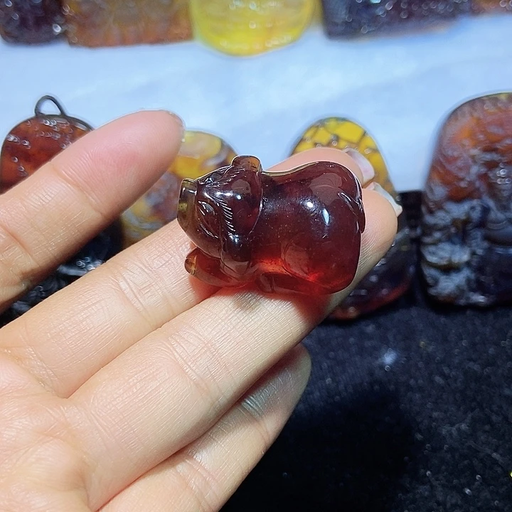 琥珀颈饰未镶嵌猪