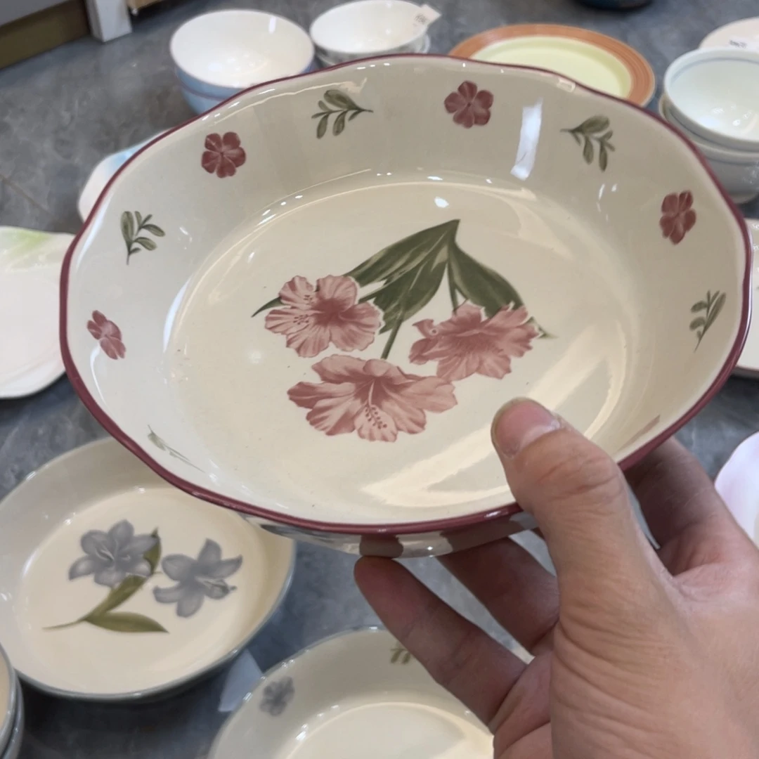 陶瓷微瑕餐具介意勿拍，满18飞！