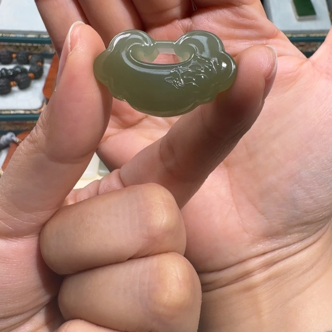 和田玉颈饰未镶嵌如意锁