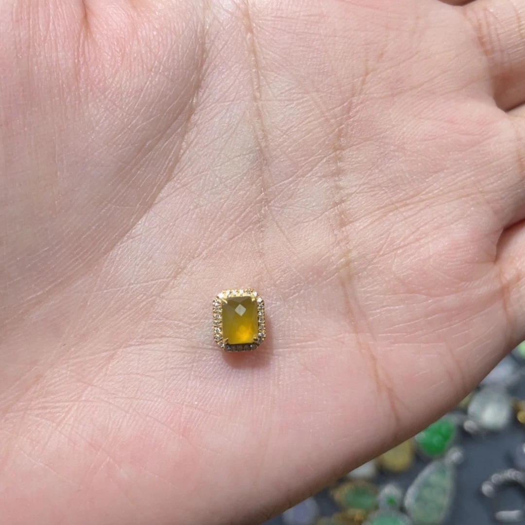 【闪购商品】颈饰18K金镶嵌翡翠