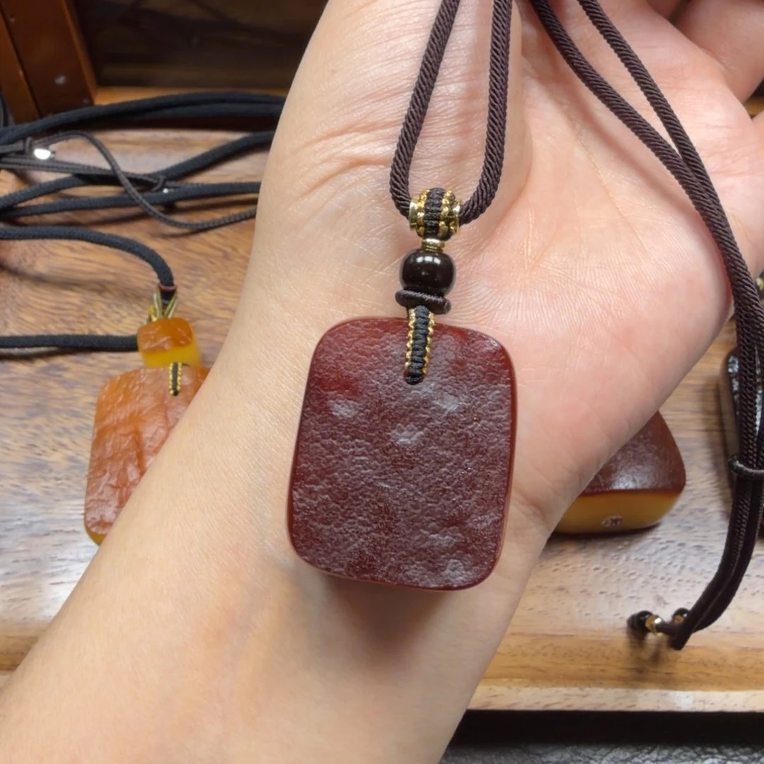 琥珀未镶嵌吊坠(赠链)