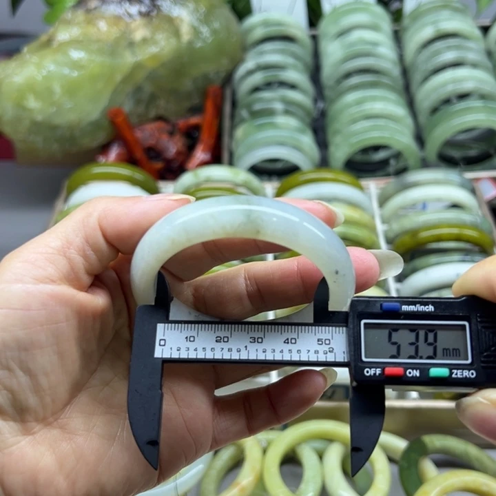 蛇纹石玉未镶嵌手镯51