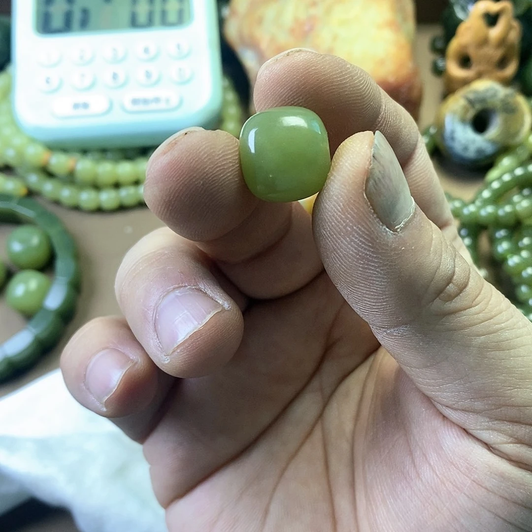 岫岩老玉（透闪石质玉）颈饰未镶嵌
