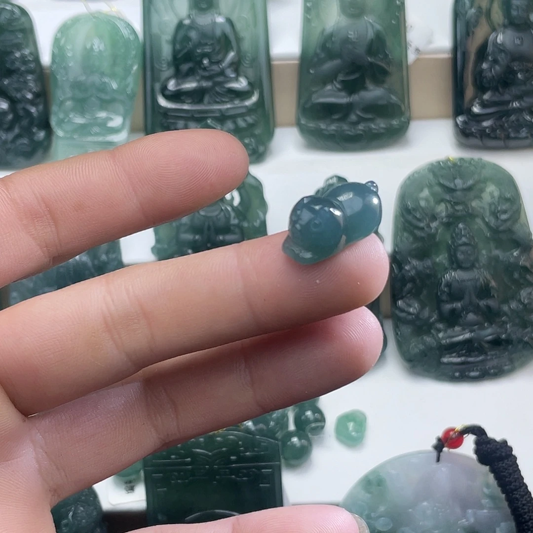 翡翠未镶嵌颈饰招财猫尺寸19-10-9.5mm