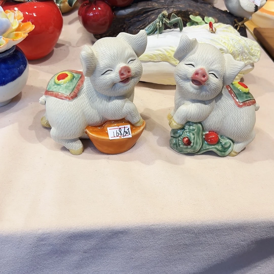 陶瓷如意元宝猪摆件