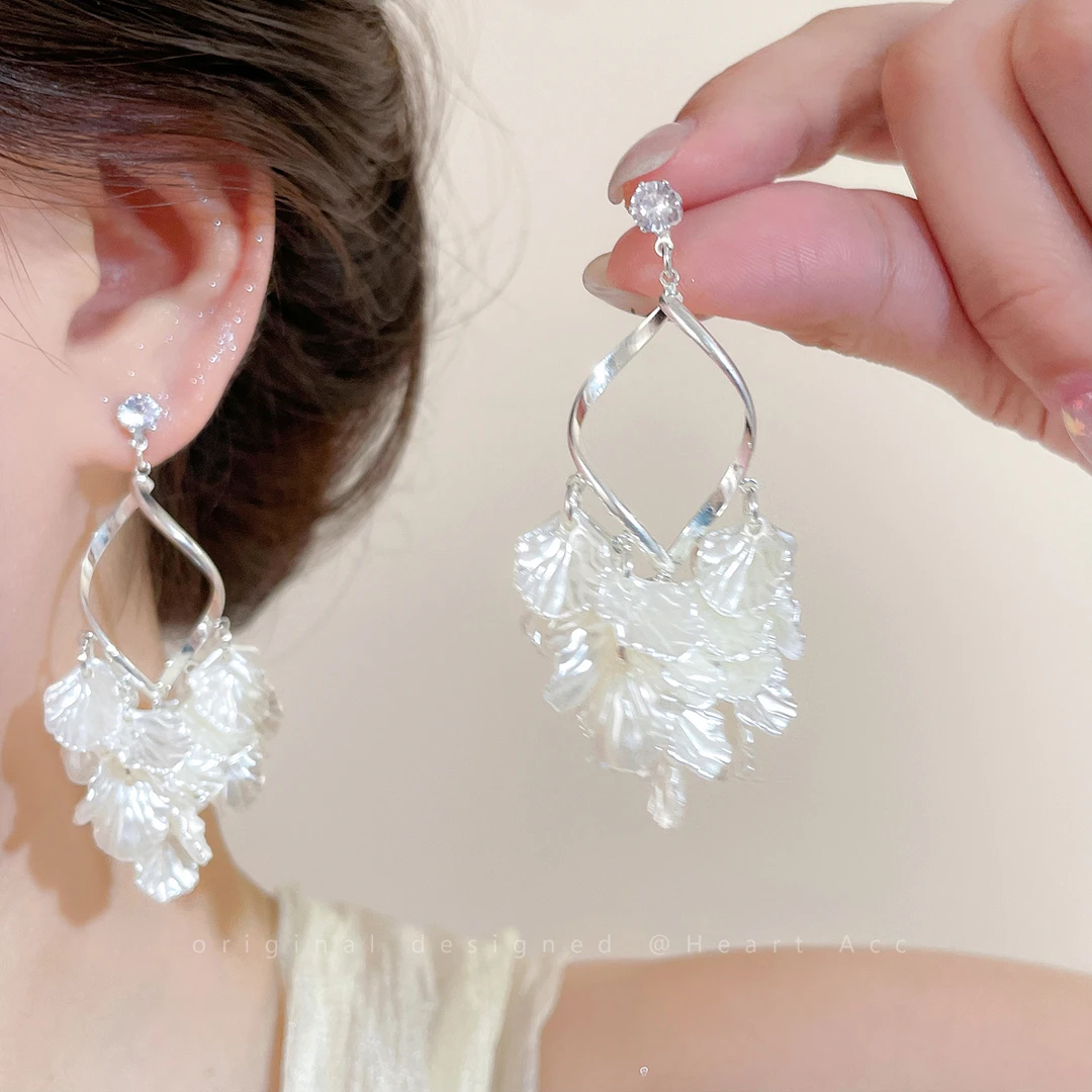 铜合金亚克力耳饰 法式贝壳花瓣流苏耳环女轻奢小众设计耳钉556