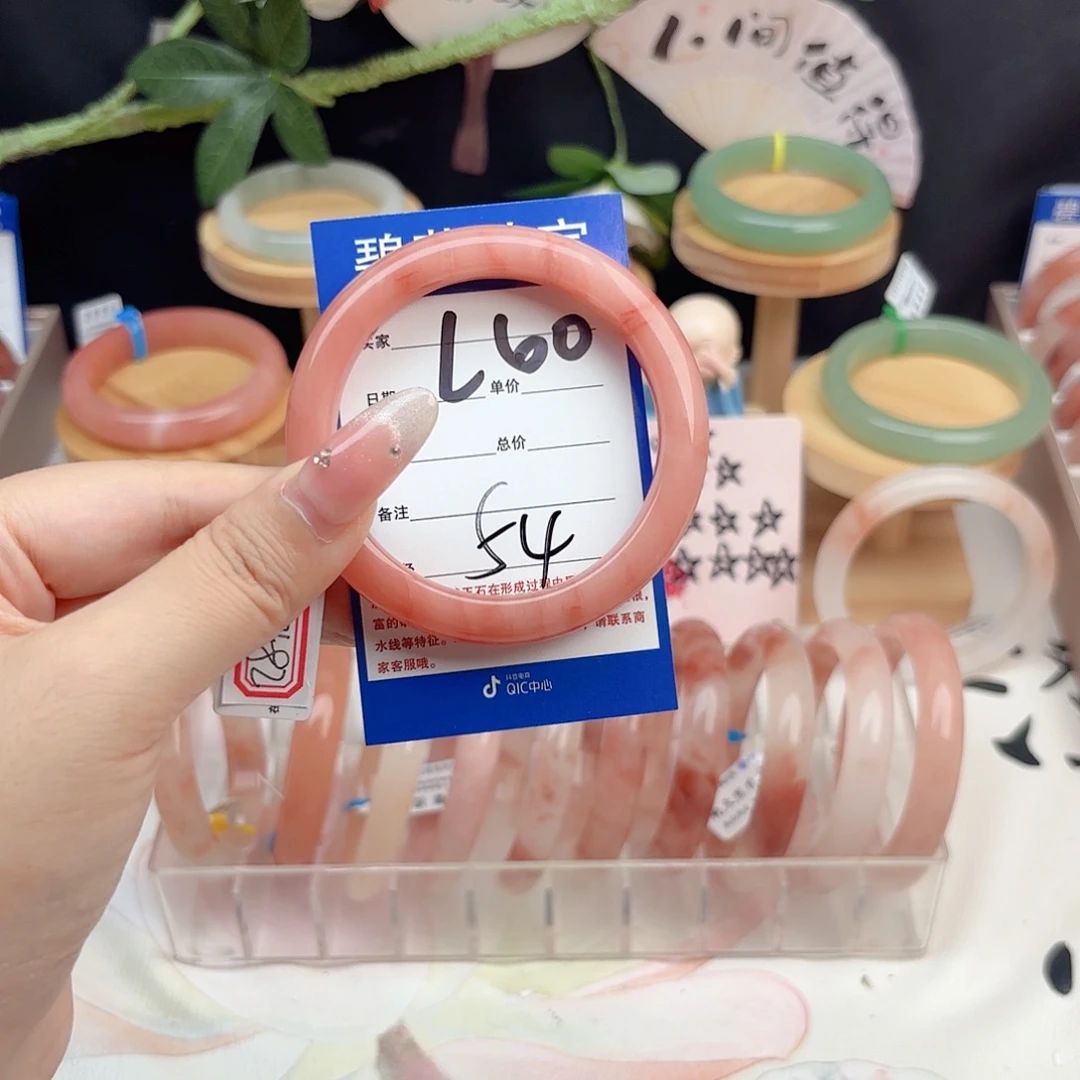 瑶****未镶嵌手镯石英质玉