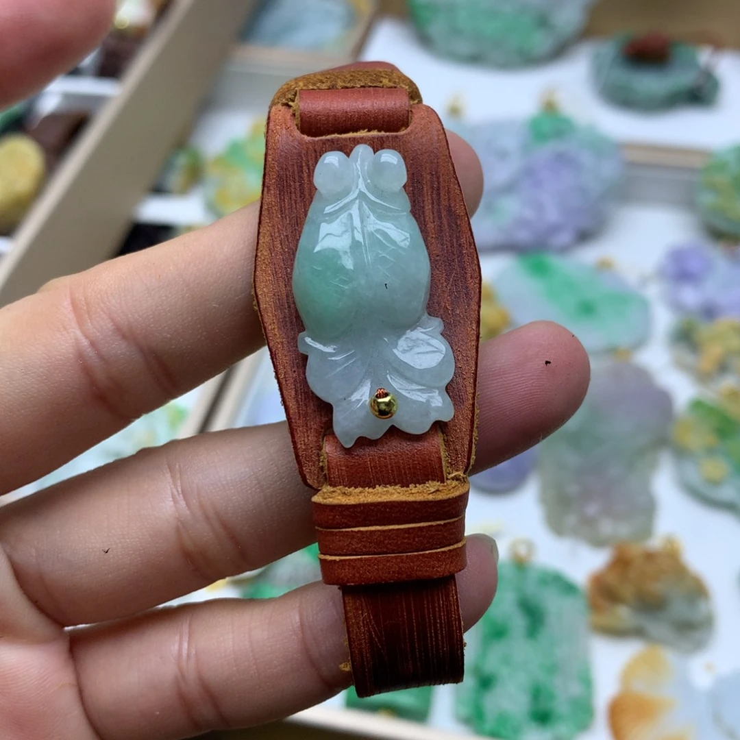 翡翠颈饰未镶嵌咕****锅翡翠