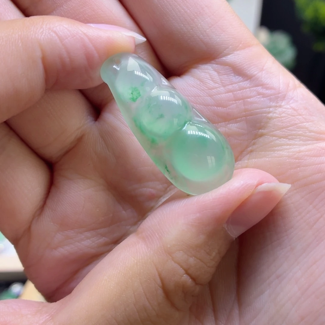 石英质玉（非洲翠）未镶嵌颈饰