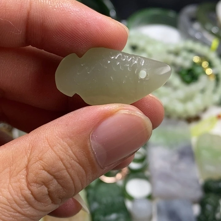 和田玉未镶嵌车挂