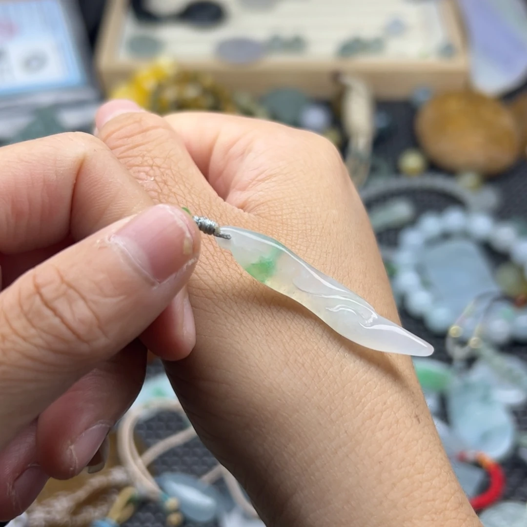 颈饰未镶嵌翡翠毛料