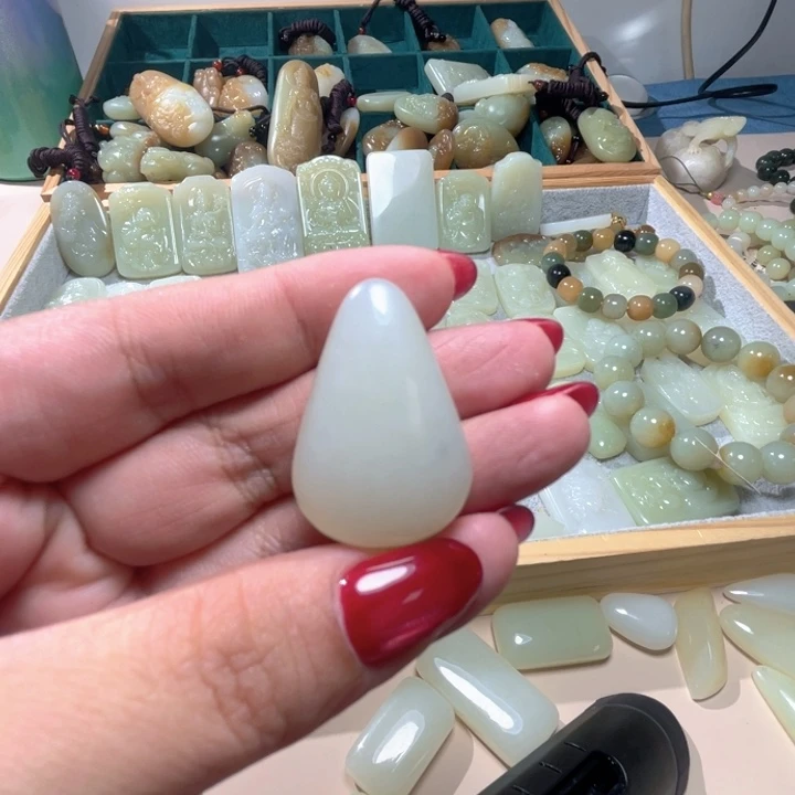 未镶嵌和田玉（糖玉）珠宝半成品
