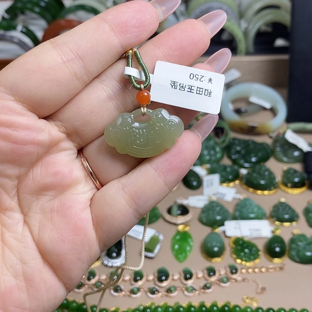 和田玉未镶嵌颈饰多样性发货，拍一发一