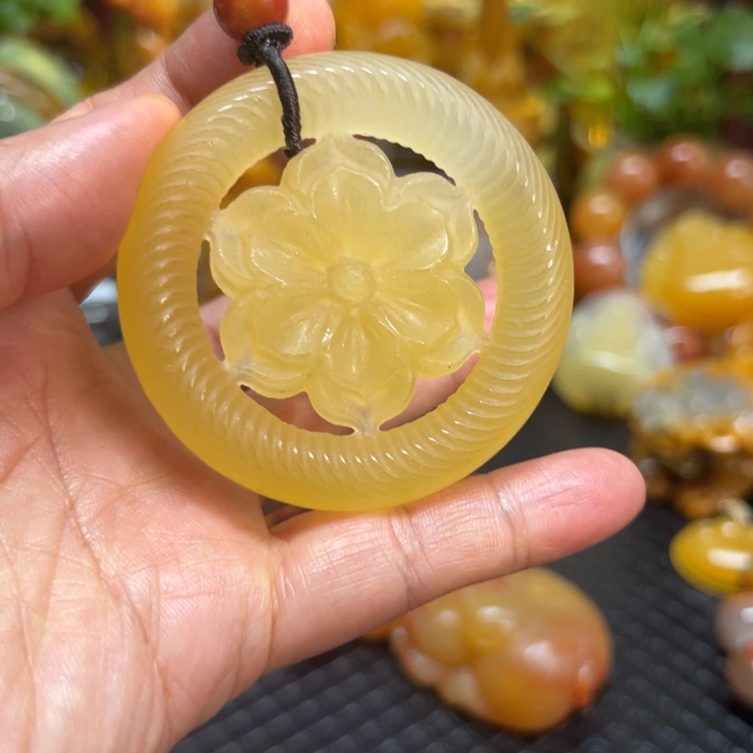 石英质玉未镶嵌颈饰