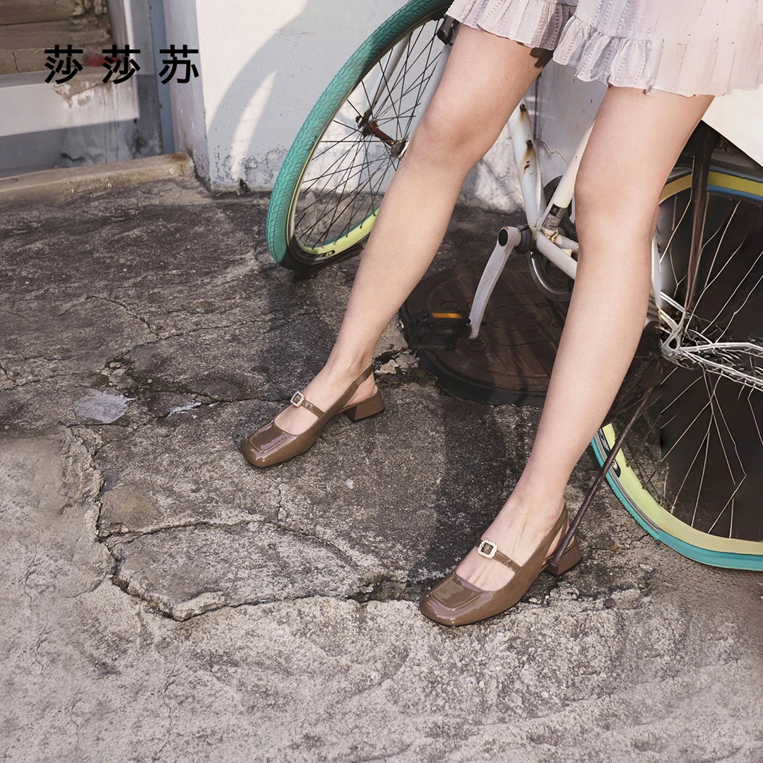【小步舞曲】莎莎苏2025春新款方头低跟一字带玛丽珍凉鞋ZA65129-14