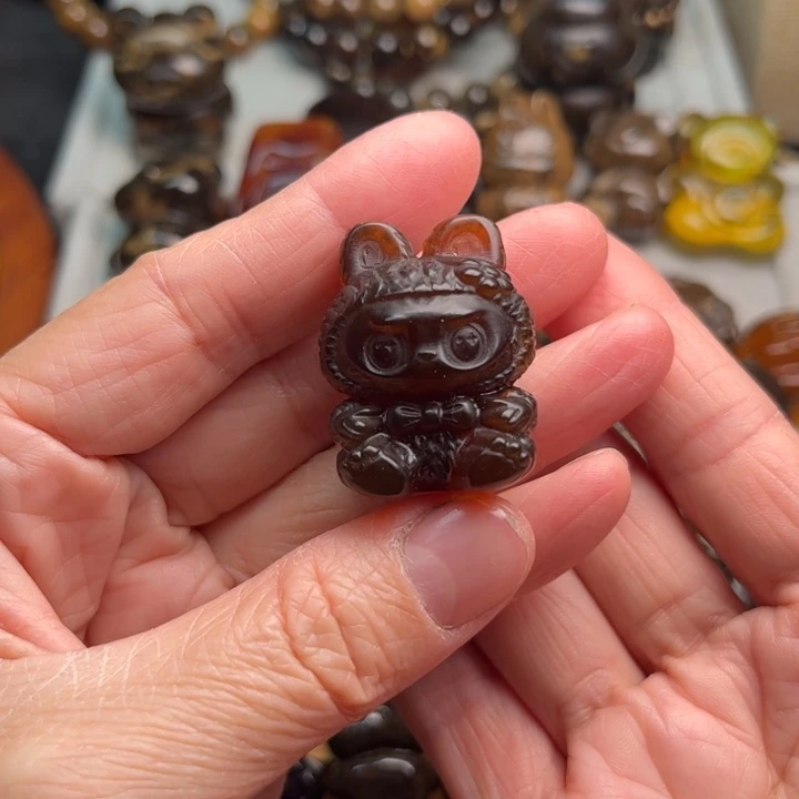 琥珀未镶嵌颈饰拉布布