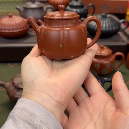 宜兴紫砂繁花洒金