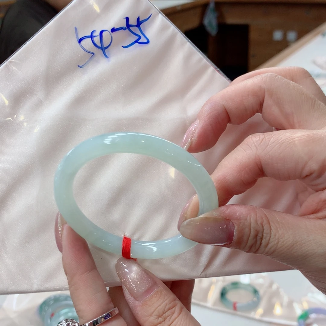 翡翠未镶嵌手镯48小时鉴赏