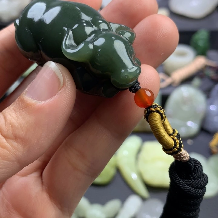 和田玉未镶嵌颈饰