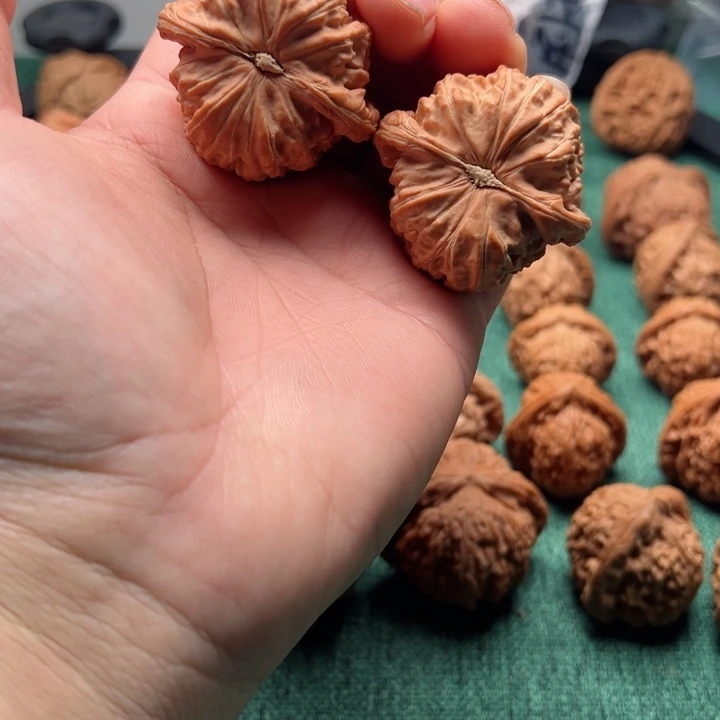 文玩核桃吊坠明*?43白狮子