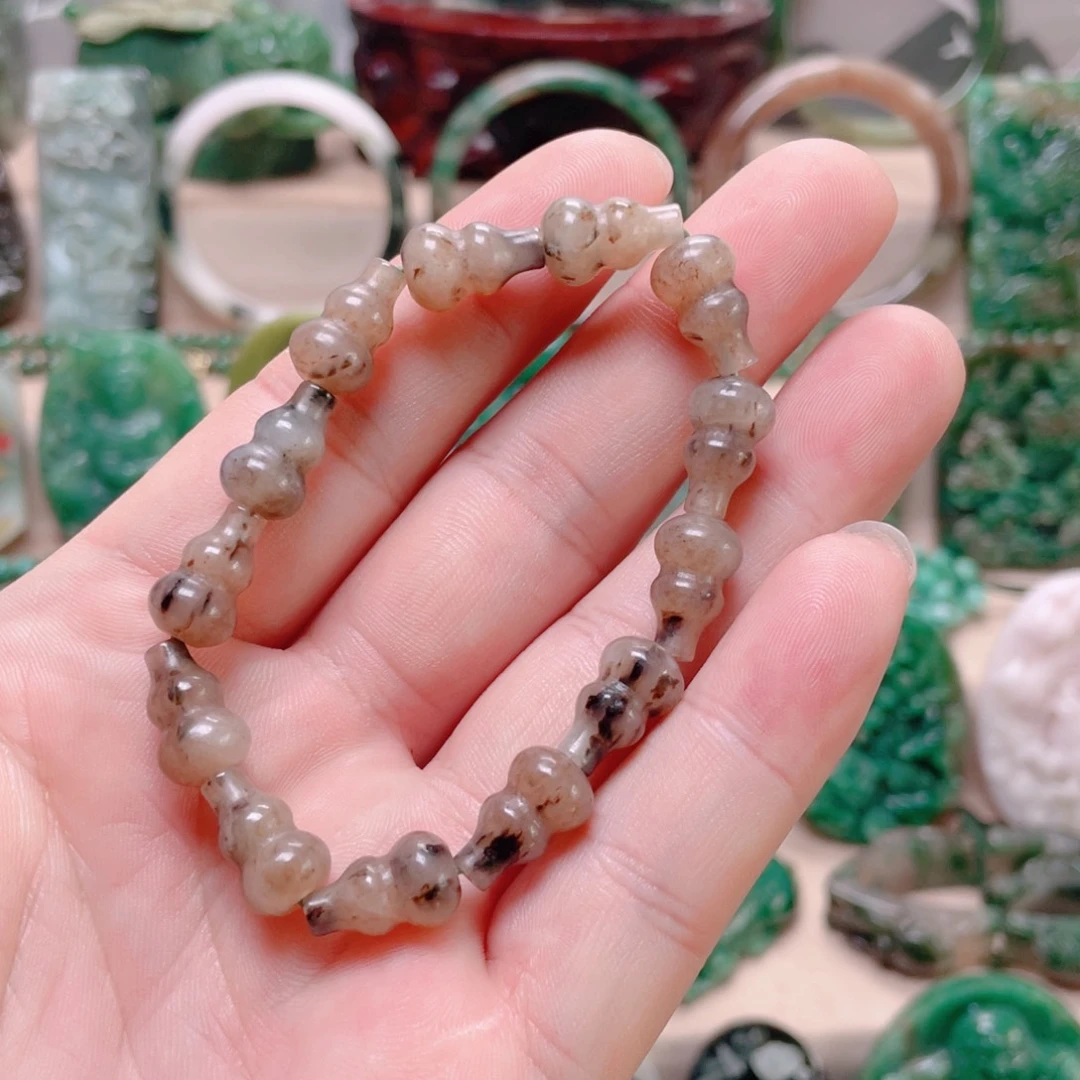 独山玉未镶嵌颈饰