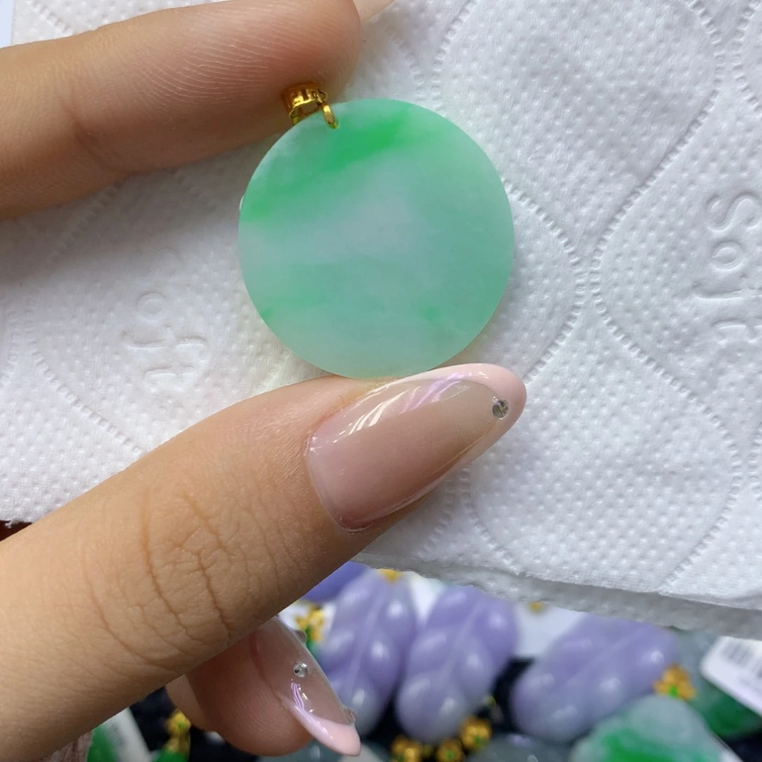 颈饰18K金镶嵌翡翠